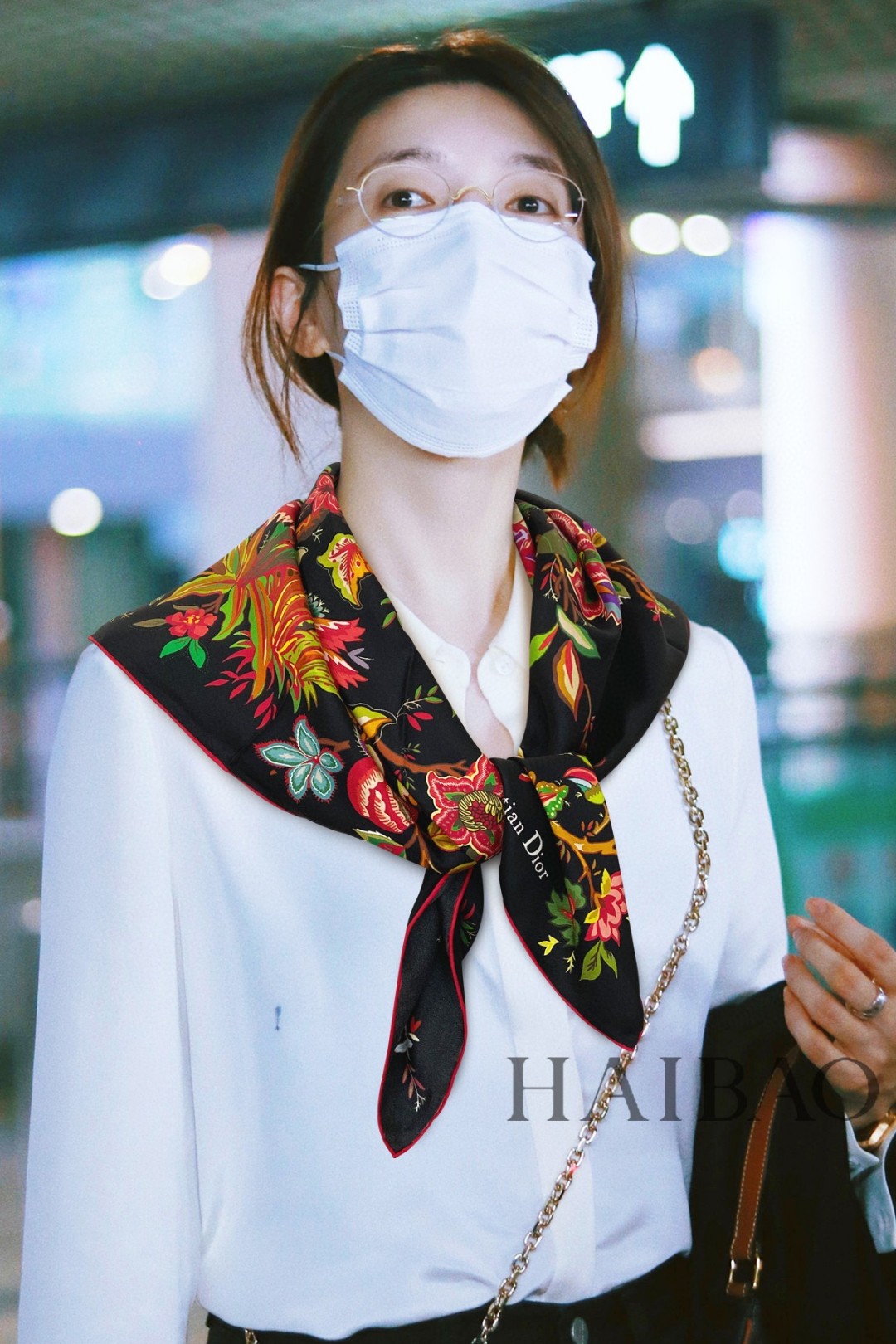 NO:173262,New DO Home [D Tree of Life 90] Silk Square Scarf Snack VIP Recommendation. Be sure to start quickly [High-end, love, women's beauty, very few goods, you can use true and beautiful all seasons to make people very, very attractive. The upper body effect is simply beautiful. The quality is very perfect. The whole scarf gives people a big brand aura and is very exquisite and beautiful. It is definitely worth buying a new model. Once you get the real thing, you will be glad that you are a beautiful woman's product. It is worth evaluating the perfect temperament and taste. Ditails' first choice VIPs. The upper size is 90*90cm, top twill silk, high-end scarf, real silk19860909新款DO家【D生命之树90】真丝方巾抢VIP推荐 下手一定要快【高端 大爱 女人尤物 货极少 四季都可以用真心美的让人非常非常心动 上身效果简直美翻了 品质非常完美 整个围巾给人大牌气场的同时又非常精致秀丽绝对值得入手的新款 实物一拿到就会庆幸自己是女人的绝美好货 值得品鉴完美气质品味Ditails首选VIP们 上尺寸90*90cm,顶级斜纹真丝,高版本围巾,real silk,scarf