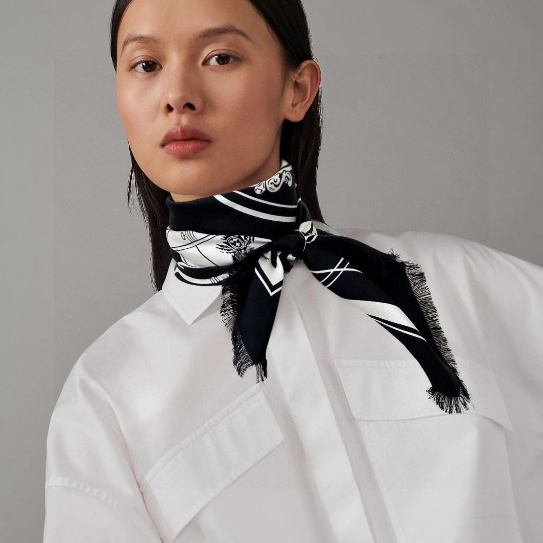 NO:172882,High-end customization, I think it looks good if I buy it [Luxury Horse Carriage Silk 90] Silk Square Scarf, Top-level craftsmanship and super value Hermes counter hits three-dimensional presentation pattern and pattern physical objects, very high grade, special craftsmanship and high-end research and development, and come out, special cutting-edge craftsmanship processing is loved by Bai Fumei. Whether it is quality, style, price, they scream, super high cost performance, absolutely worth buying the top 18 Mmie double-sided twill silk, size 90cm*90cm, high-version scarf, hermes, real silk19860909高端定制 买了都说好看推荐【豪华马车真丝90】真丝方巾,顶级工艺超值爱马仕专柜爆款立体呈现图案纹路实物档次极高特殊工艺高端研发惊艳问世特殊尖端工艺处理受到白富美的喜欢 无论是品质 款式 价格都令大牌控的她们尖叫 超高性价比 绝对值得入手顶级18姆米双面同色斜纹真丝,尺寸90cm*90cm,高版本围巾,hermes,real silk,scarf