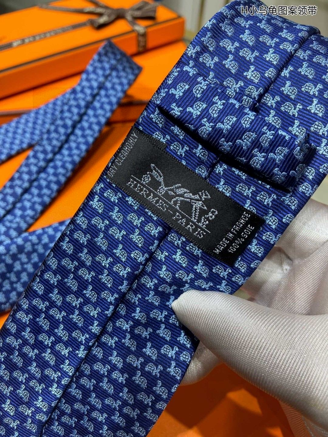 男士新款领带系列H小乌龟图案领带稀有H家每年都有一千条不同印花的领带面世从最初的多以几何图案表现骑术活动