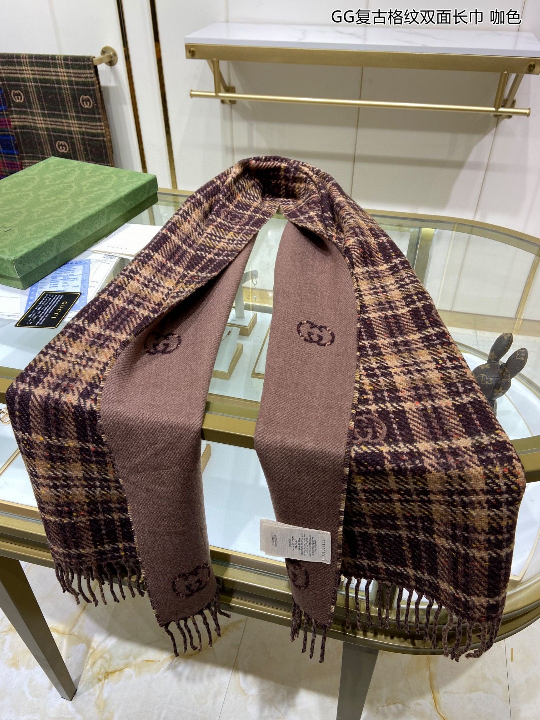 上新ZG同步GG复古格纹双面长巾经典GG图案是品牌在30年代开始使用的标志性元素之一历经近一个世纪的发展