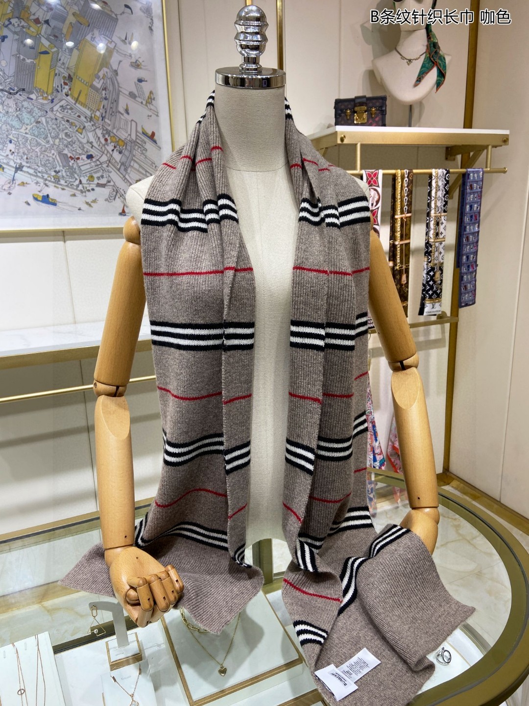 ️巴宝莉中性款B条纹针织长巾欧美范儿又是一款即时尚又实用的长围巾男女通用颜色搭配很协调100%纯羊绒手感