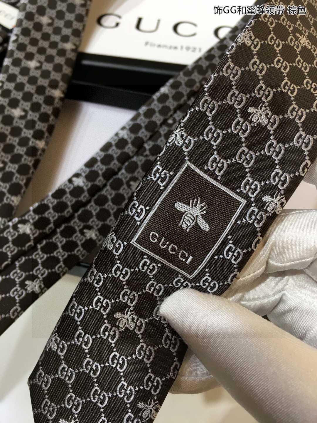 特价G家专柜新款男士领带饰GG和蜜蜂领带稀有采用经典小GLOGO提花展现精湛手工与时尚优雅的理想选择这款