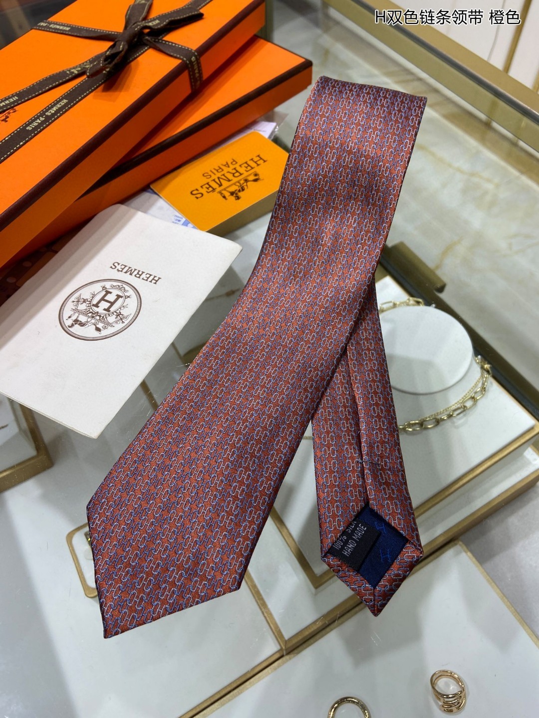 特价男士新款领带系列H双色链条领带稀有H家每年都有一千条不同印花的领带面世从最初的多以几何图案表现骑术活