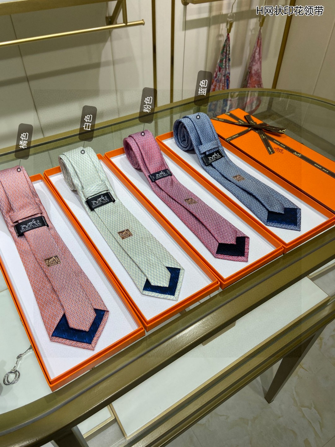 特价男士新款领带系列H网状印花领带稀有H家每年都有一千条不同印花的领带面世从最初的多以几何图案表现骑术活