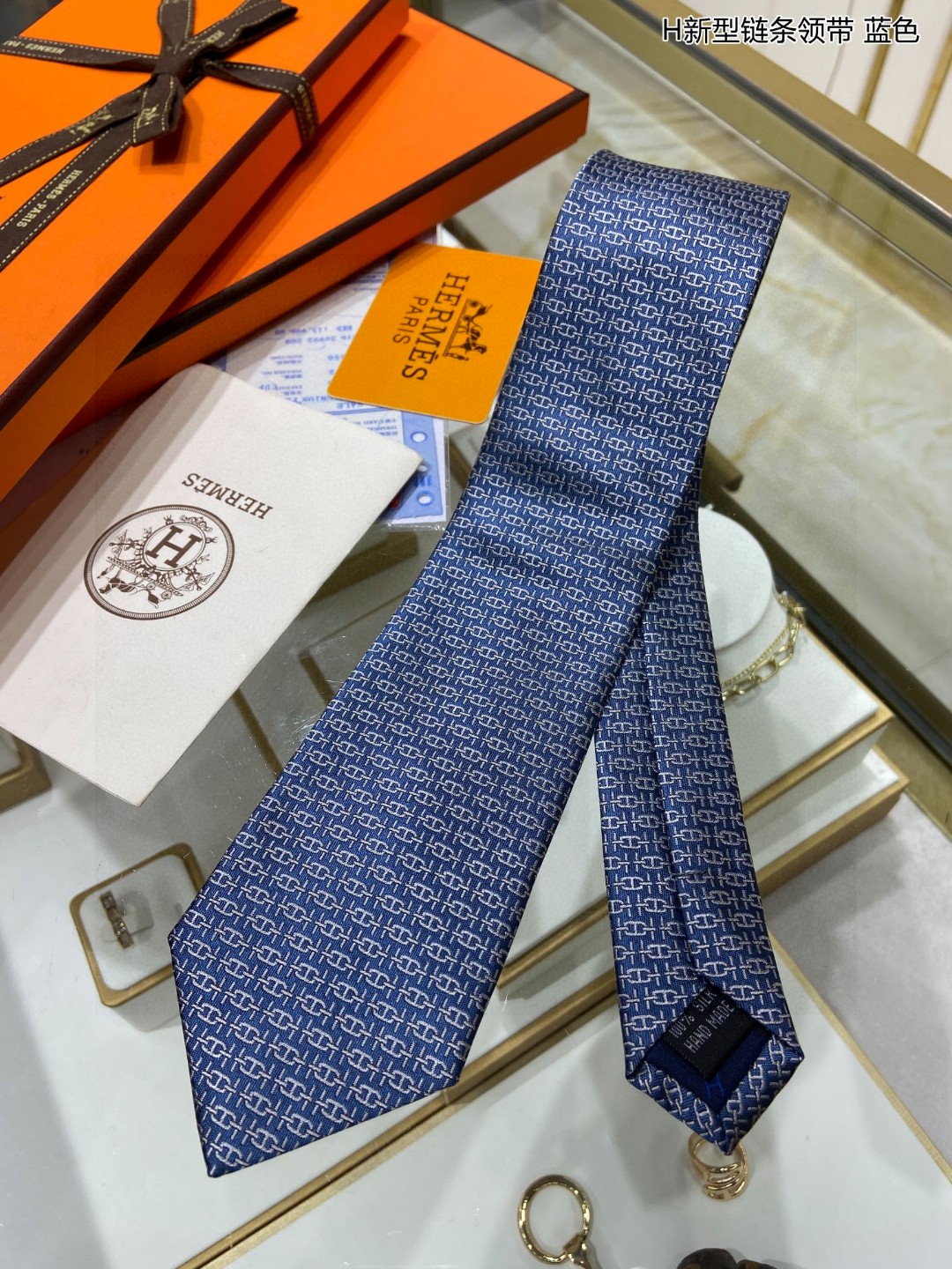 特价男士新款领带系列H新型链条领带稀有H家每年都有一千条不同印花的领带面世从最初的多以几何图案表现骑术活