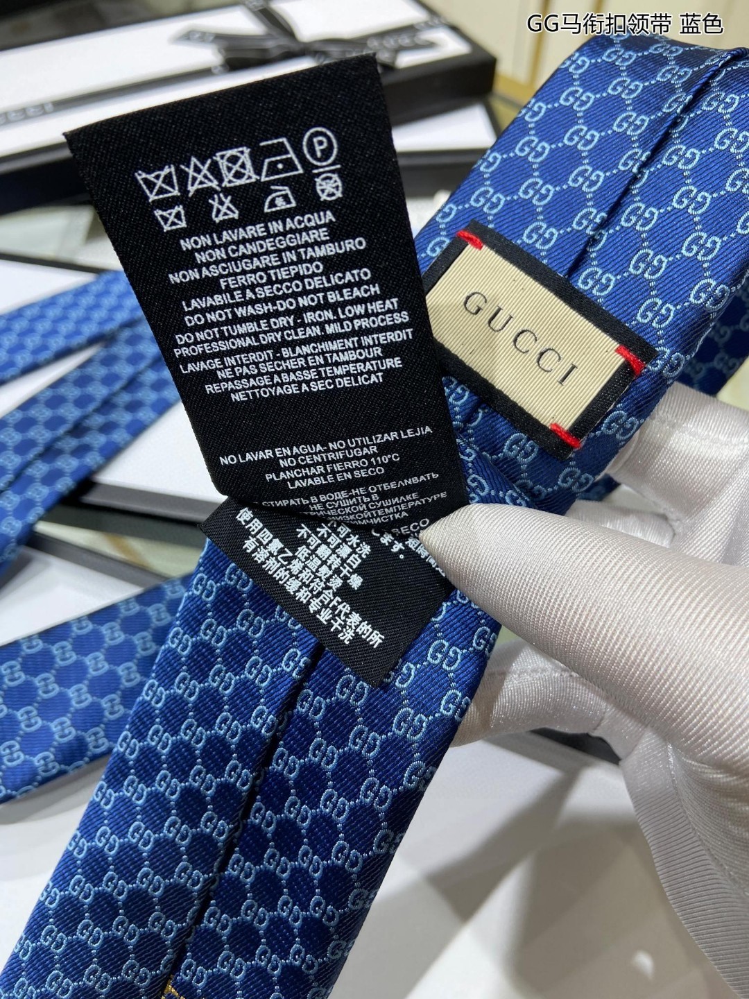上新特价G家男士领带系列GG马衔扣领带稀有展现精湛手工与时尚优雅的理想选择这款领带将标志性的主题动物小蜜