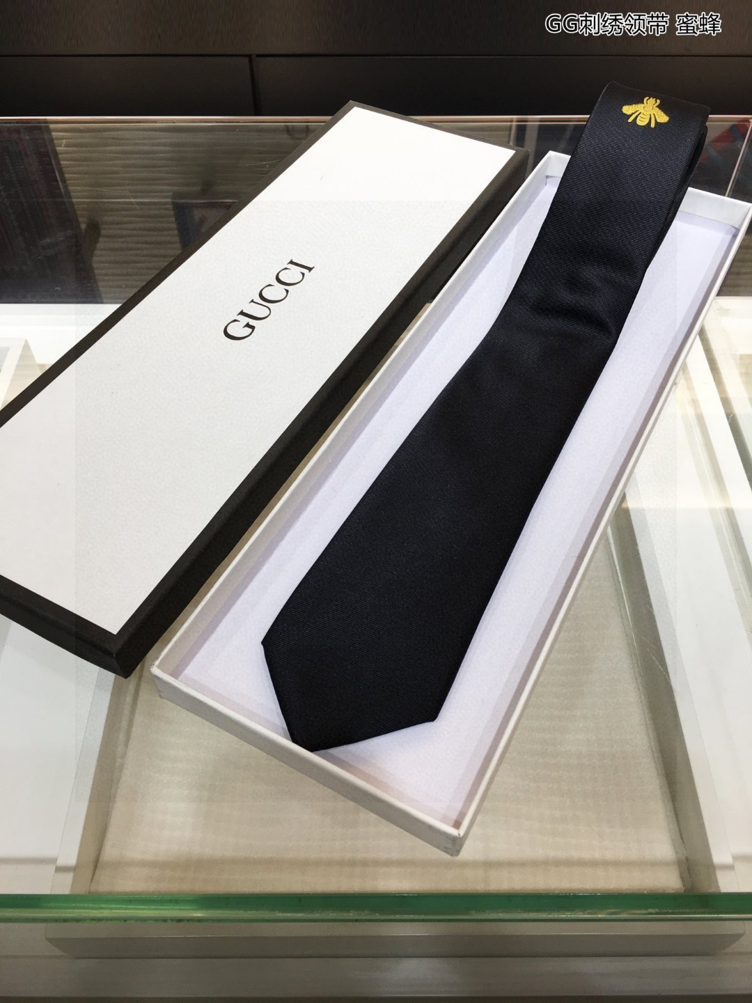 特价G家男士领带系列蜜蜂领带GG刺绣领带稀有采用经典主题动物绣花展现精湛手工与时尚优雅的理想选择这款领带