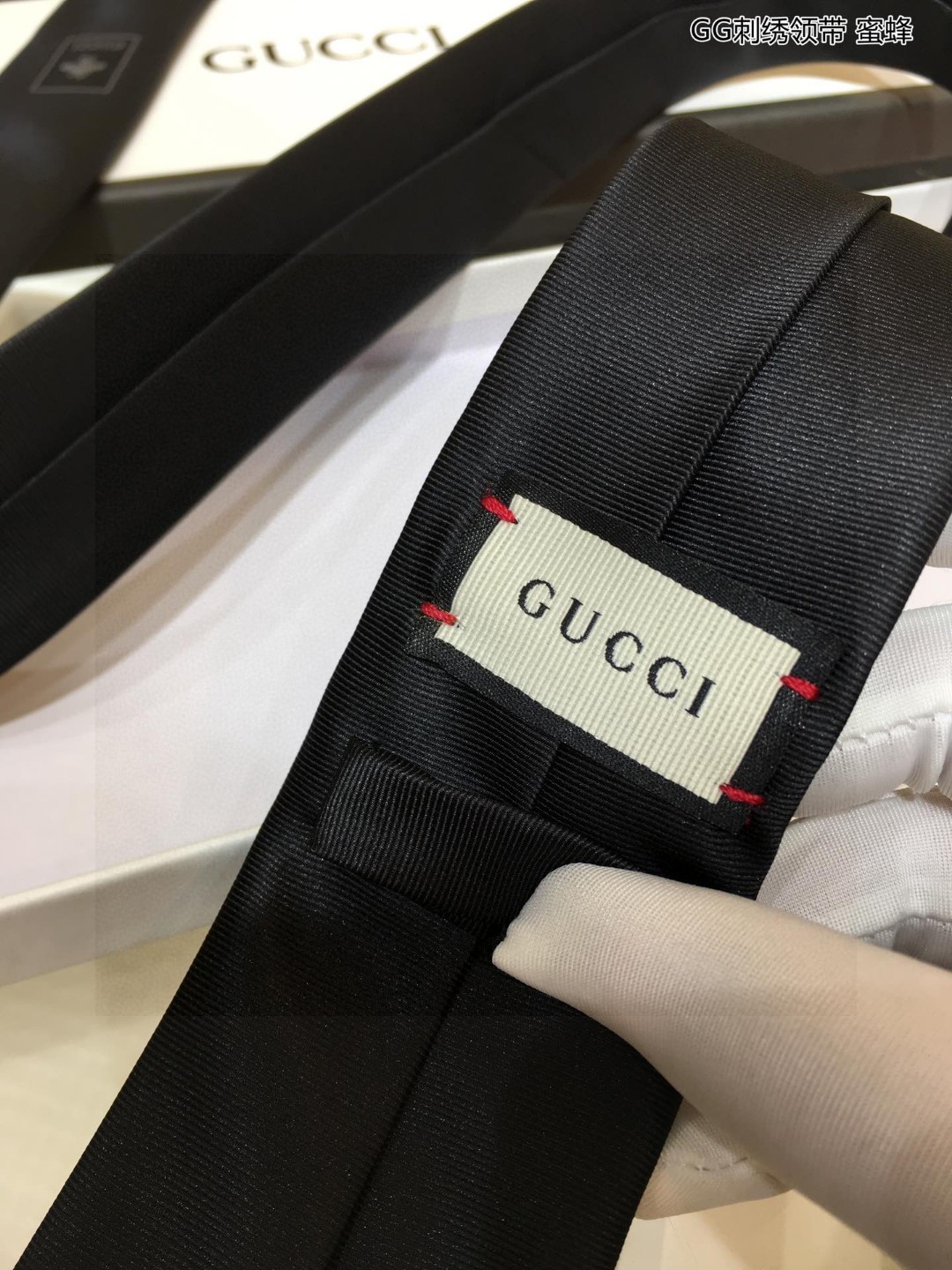 特价G家男士领带系列蜜蜂领带GG刺绣领带稀有采用经典主题动物绣花展现精湛手工与时尚优雅的理想选择这款领带
