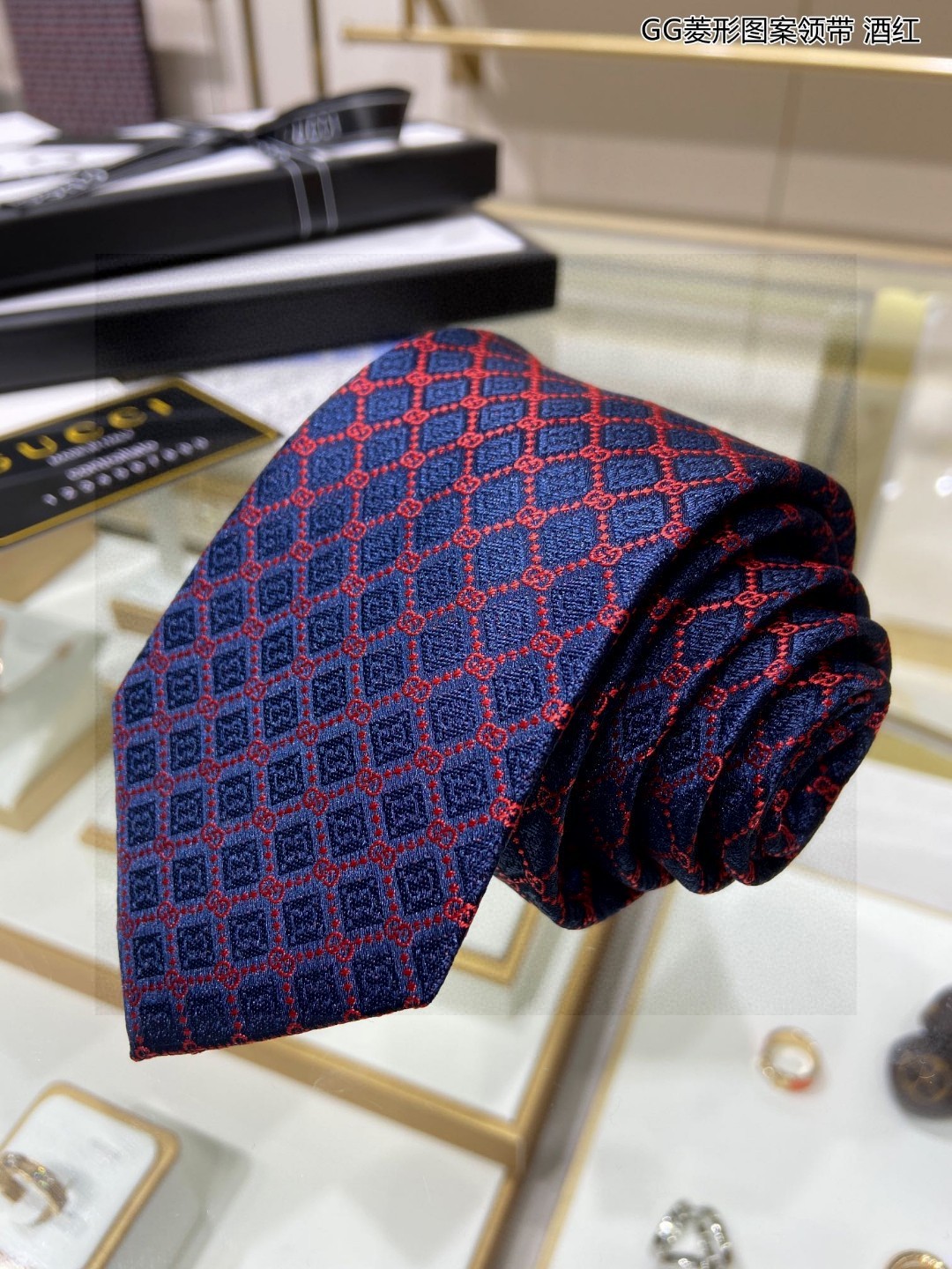 特价G家专柜新款GG菱形图案领带男士领带稀有采用经典小GLOGO提花展现精湛手工与时尚优雅的理想选择这款
