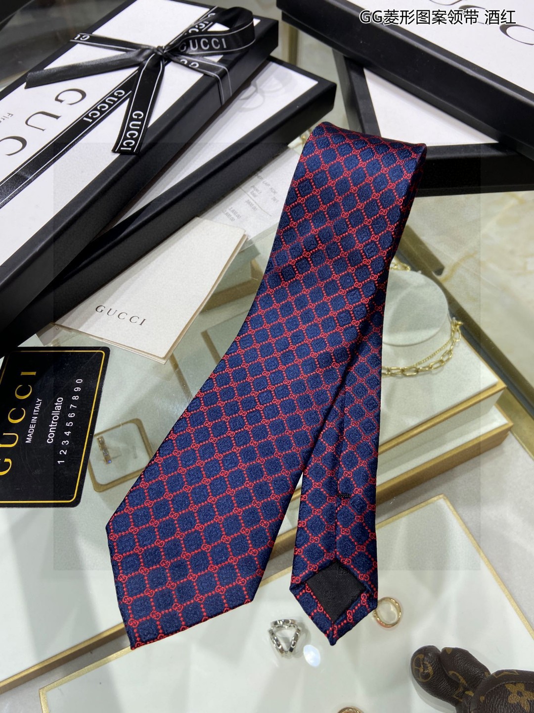 特价G家专柜新款GG菱形图案领带男士领带稀有采用经典小GLOGO提花展现精湛手工与时尚优雅的理想选择这款