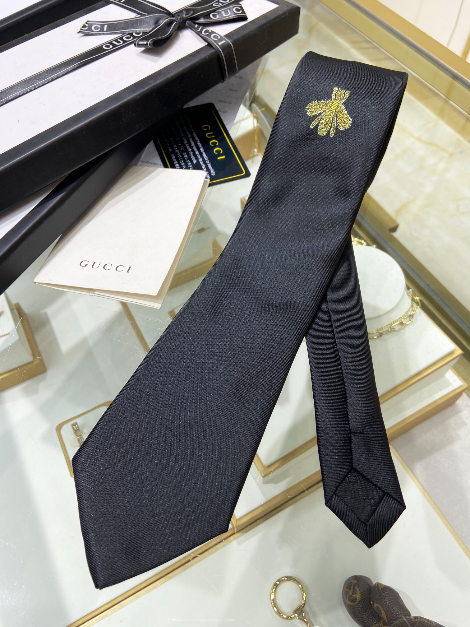 特价G家男士领带系列蜜蜂领带稀有采用经典主题动物绣花展现精湛手工与时尚优雅的理想选择这款领带将标志性完美