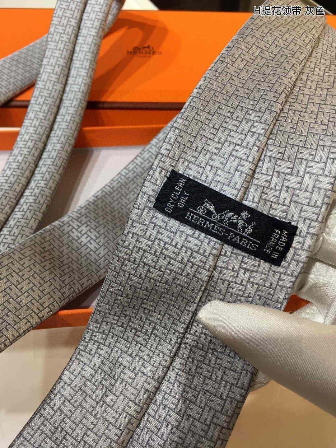 特价男士新款领带系列H提花领带稀有H家每年都有一千条不同印花的领带面世从最初的多以几何图案表现骑术活动为