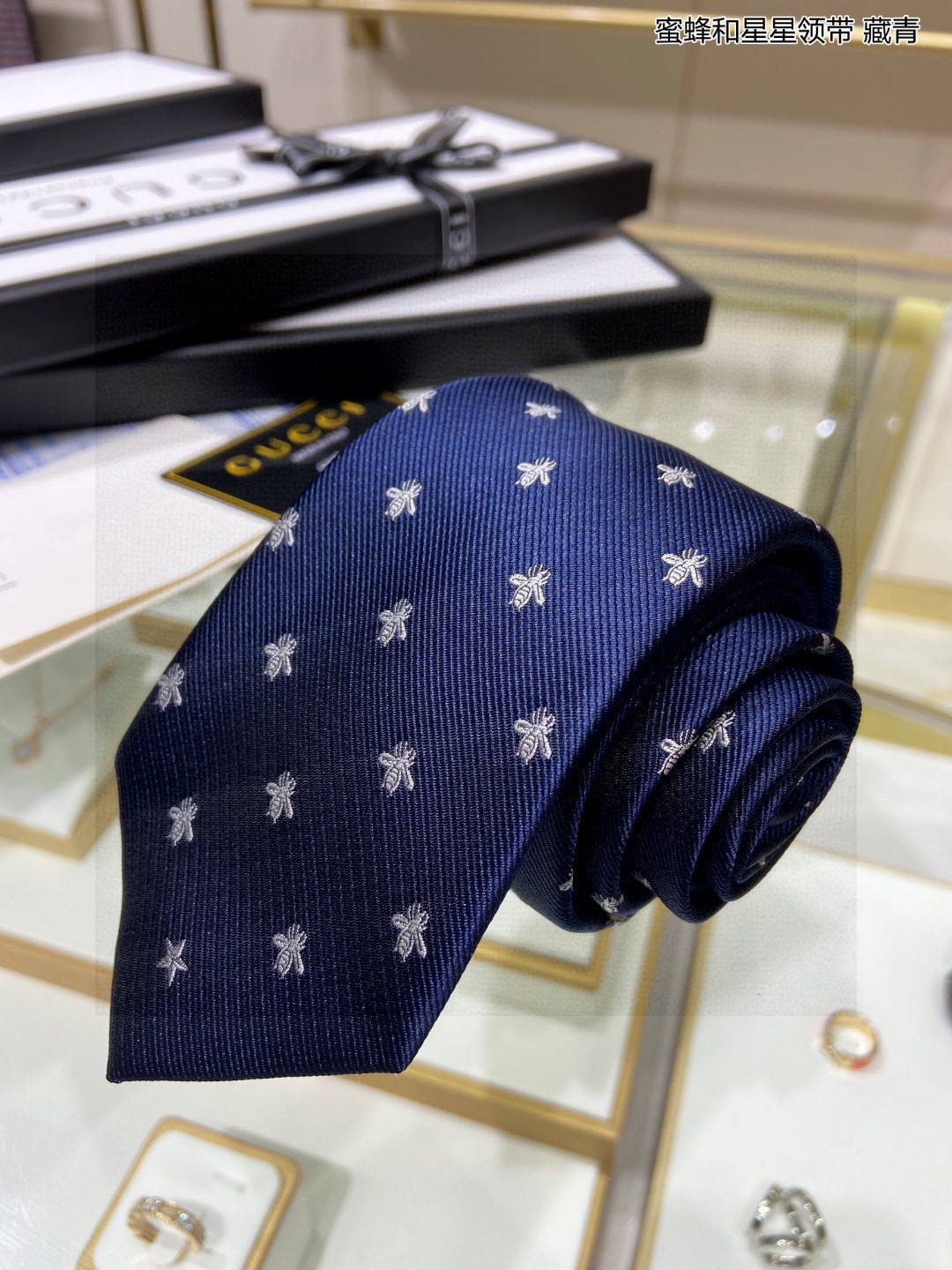 特价G家男士领带系列蜜蜂和星星领带稀有展现精湛手工与时尚优雅的理想选择这款领带将标志性的主题动物小蜜蜂与