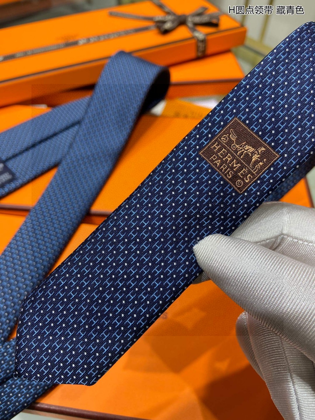 特价男士新款领带系列H圆点领带稀有H家每年都有一千条不同印花的领带面世从最初的多以几何图案表现骑术活动为