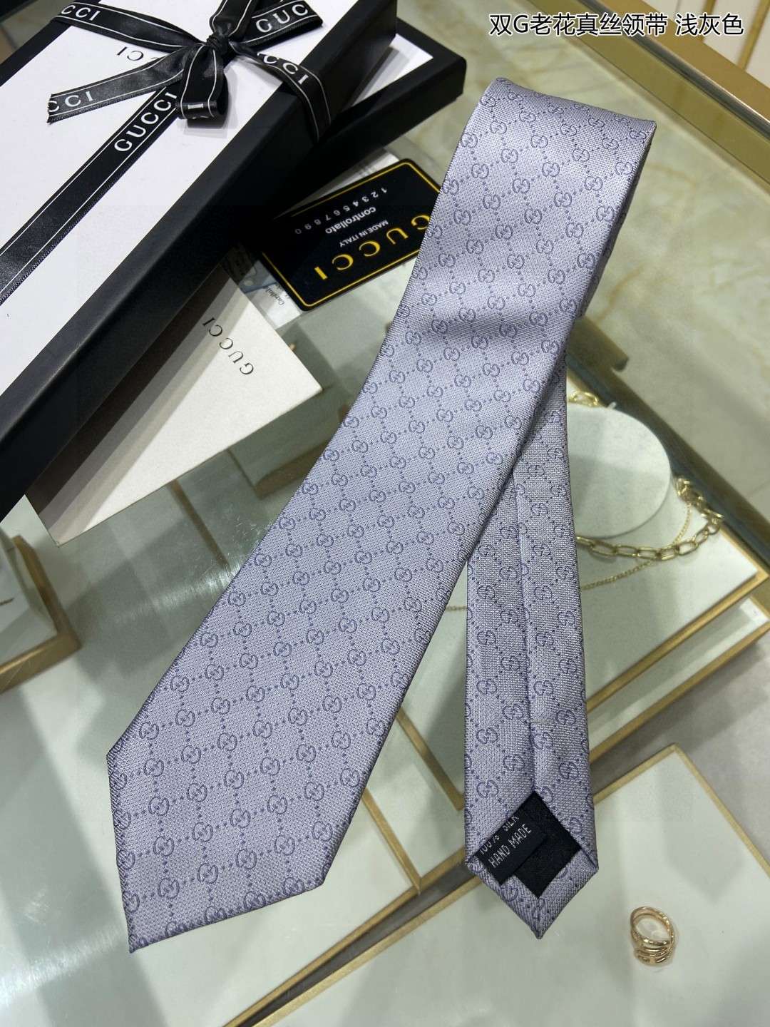 特价G家男士领带系列双G老花真丝领带稀有采用经典小GLOGO提花展现精湛手工与时尚优雅的理想选择这款领带