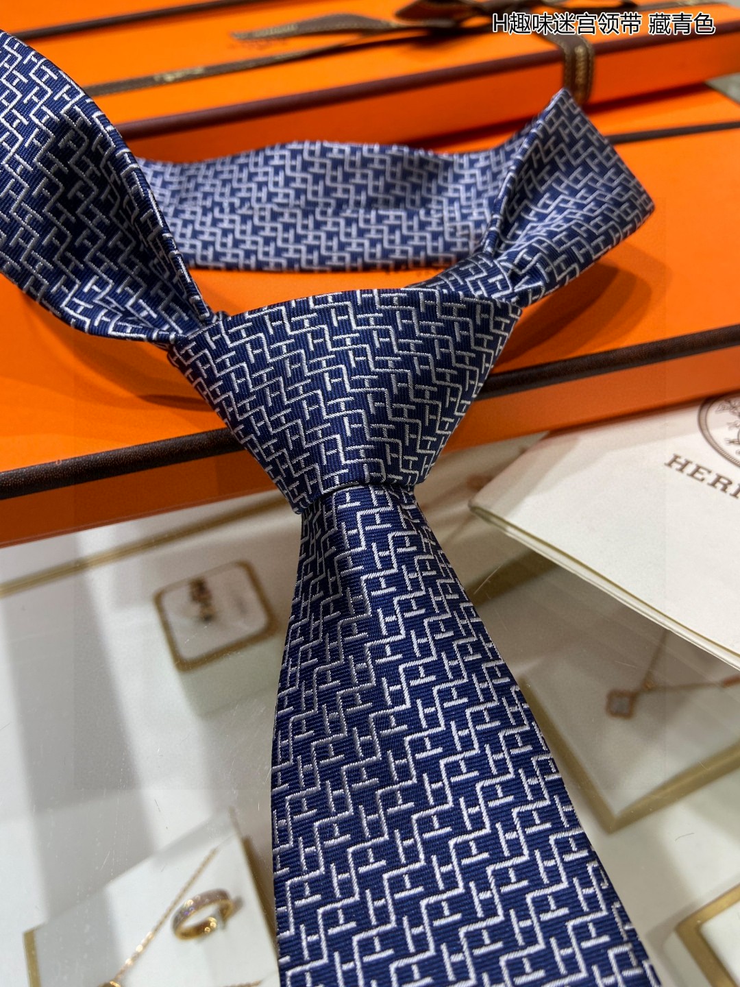 特价男士新款领带系列H趣味迷宫领带稀有H家每年都有一千条不同印花的领带面世从最初的多以几何图案表现骑术活