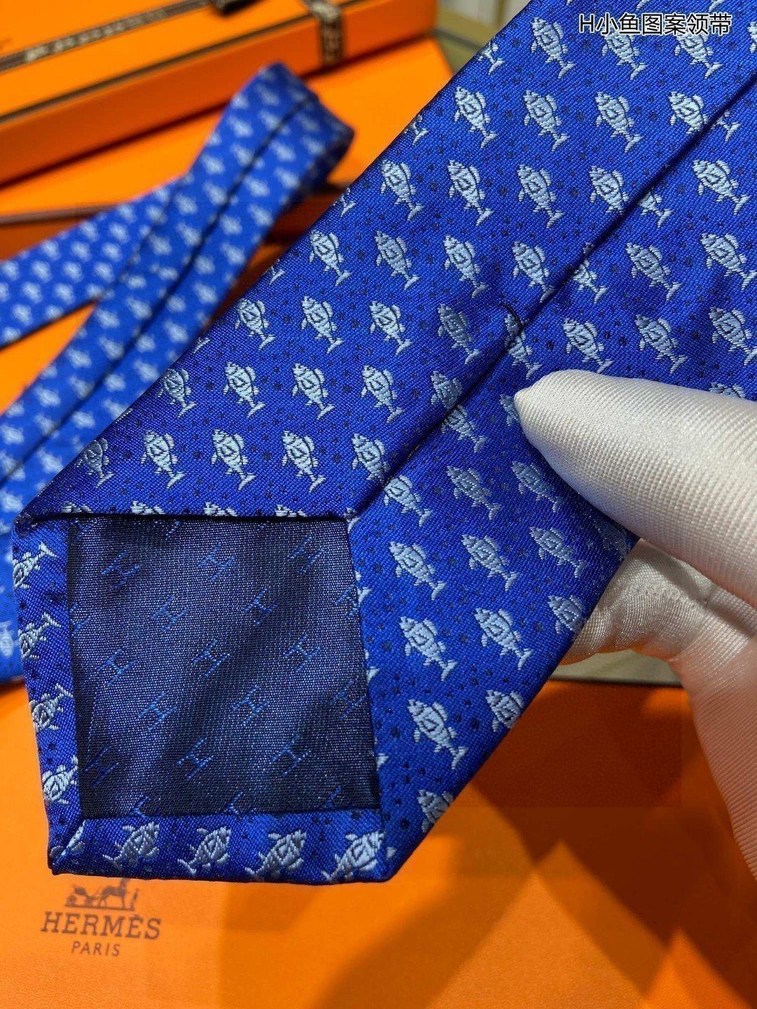 特价男士新款领带系列H小鱼图案领带稀有H家每年都有一千条不同印花的领带面世从最初的多以几何图案表现骑术活