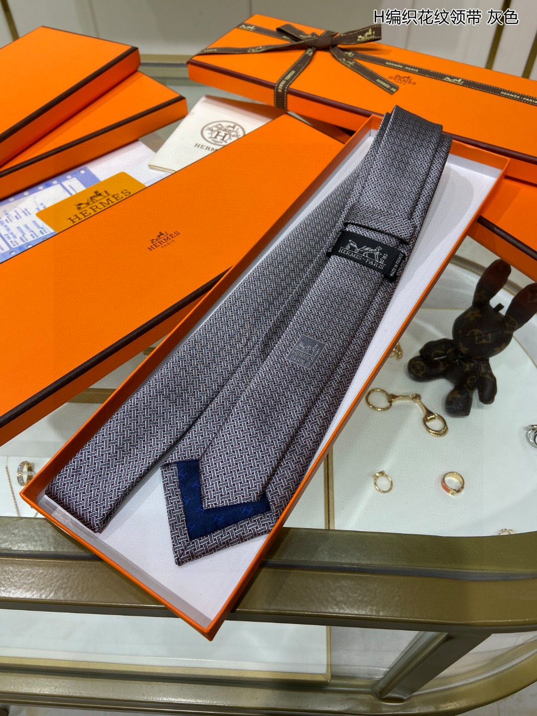 特价男士新款领带系列H编织花纹领带稀有H家每年都有一千条不同印花的领带面世从最初的多以几何图案表现骑术活