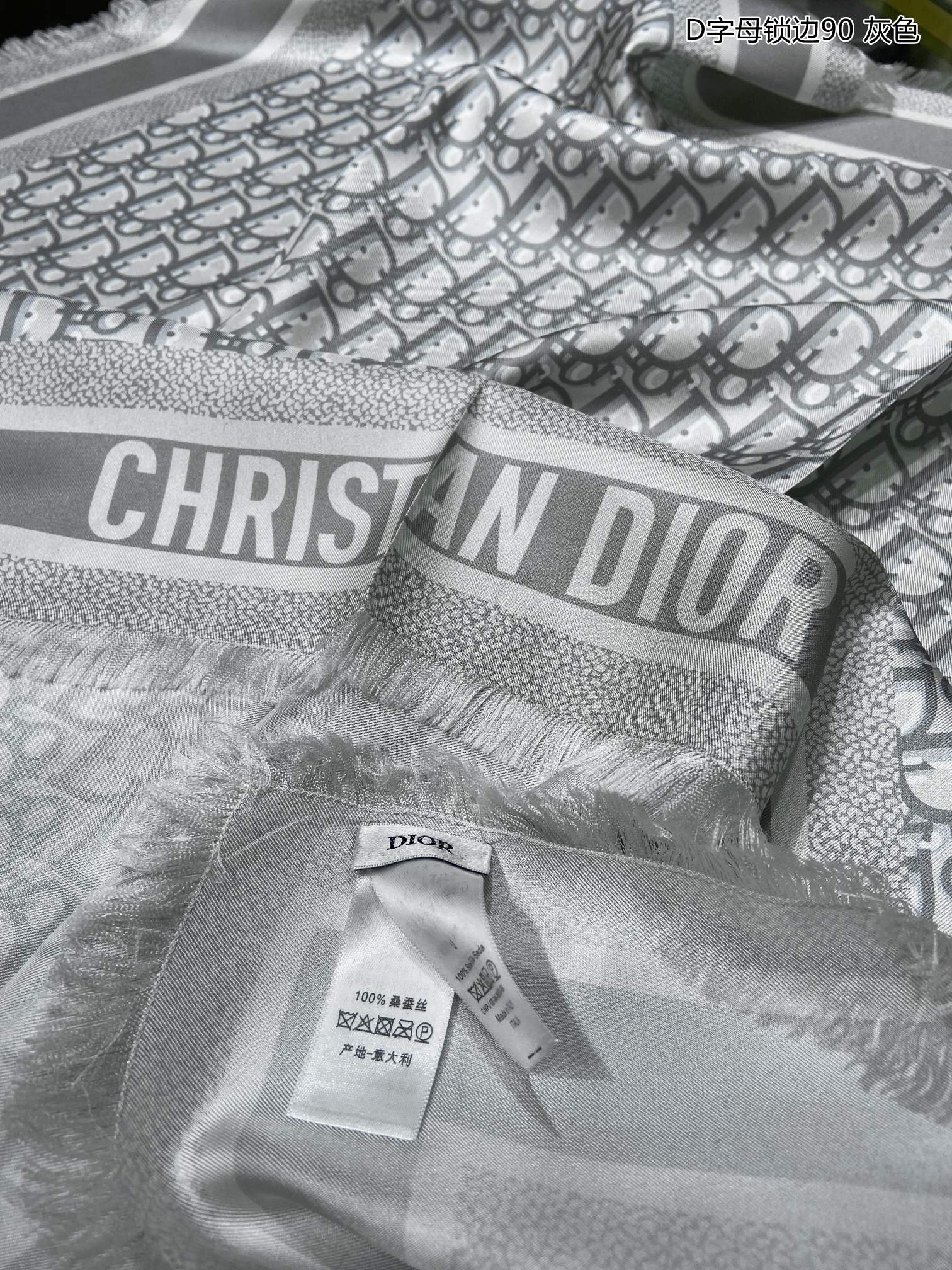 爆款真丝来啦Dior最最新的专柜主打款D字母锁边90真丝方巾度假及日常都非常好搭配的款订单私流一看到就想