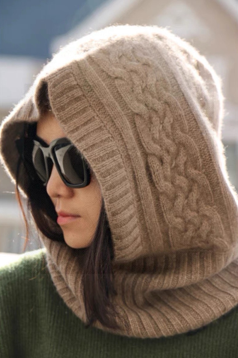 NO:175936,The new Loro piana exclusive cow goods [LP knitted scarf hood] is a scarf, a hat, elastic band design, thickened pure cashmere is very comfortable and warm, satisfying you multiple warm uses at a time, low-key and luxurious. Since it is an export order in South Korea, each item is only a few dozen items, all with authorized and contracted good things, same material, same assembly line, same craftsmanship. All popular colors this year are cashmere. Good products that sell one less and one less, and don’t worry about fabrics because the raw materials exported are regular random checks... First-class good products High-end scarf, higher-end scarf, loro piana, loro piana, hats19860909上新Loro piana 独家牛货【LP针织围脖连帽】是围脖,又是帽子,松紧带设计,加厚纯羊绒非常舒适温暖,一次满足您多种保暖用途,低调奢华,由于是出口韩国订单,每款数量才几十条,全部有授权有合同的好东西一样材质.一样流水线.一样的工艺.全部今年流行色采用山羊绒.卖一条少一条的好货且不用担心面料因为出口的原料固色度都是一级定期抽查...一等一好货 高版本围巾,高版本围巾,loro piana,loro piana,hats,scarf