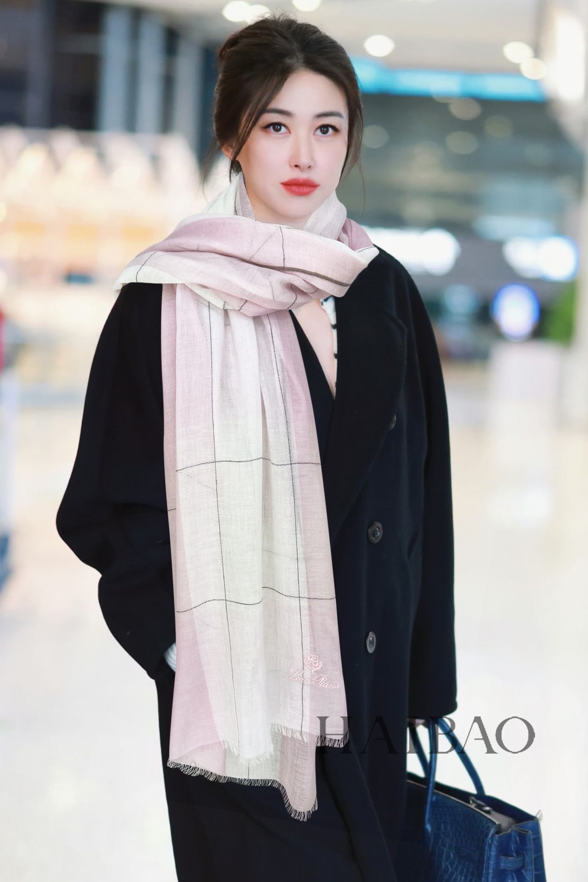 NO:177471,LP top original sheet [LP lightweight interlaced plaid long scarf] high-end products are presented with a heavy weight, unprecedented, pure cashmere plaid color scheme, the feel is so good that it is absolutely another slow-no hand-free. The craftsmanship uses imported 300 pure cashmere plaid prints that are very classy, ​​low-key and small luxury. Size 90*205cm Imported pure cashmere woven high-version scarf, high-version scarf, loro piana19860909LP极品原单【LP轻盈交错格纹长巾】高尖端产物重磅呈现 ,绝无仅有 史无前例 纯山羊绒 格纹配色 手感好到爆绝对又是一款手慢无 工艺上采用的是进口300支纯羊绒格纹印花非常显档次,低调中带着小奢华.尺寸90*205cm 进口纯羊绒织就高版本围巾,高版本围巾,loro piana,scarf