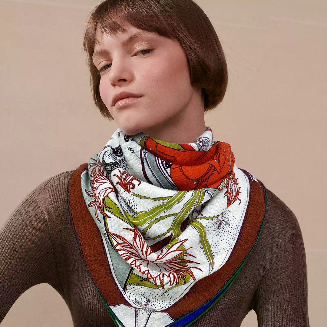 NO:178156,I bought a new cashmere model and said it looks good. Recommended [Handle luggage double-sided two-color 100] Cashmere square scarf, double-sided two-color 100, top-level craftsmanship and value Hermes counter hot products are three-dimensional presentation patterns and patterns in real objects, very high grade, special craftsmanship and high-end research and development are amazingly launched. Special cutting-edge technology processing is loved by Bai Fumei. Whether it is quality, style, price, they scream, super high cost performance, absolutely worth buying. Size 100*100cm, 70 cashmere silk high-version scarf, high-version scarf, hermes, real silk19860909羊绒新款买了都说好看推荐【手提行李双面双色100】羊绒方巾,双面双色双用,顶级工艺超值爱马仕专柜爆款立体呈现图案纹路实物档次极高特殊工艺高端研发惊艳问世特殊尖端工艺处理受到白富美的喜欢 无论是品质 款式 价格都令大牌控的她们尖叫 超高性价比 绝对值得入手尺寸100*100cm,70羊绒真丝高版本围巾,高版本围巾,hermes,real silk,scarf