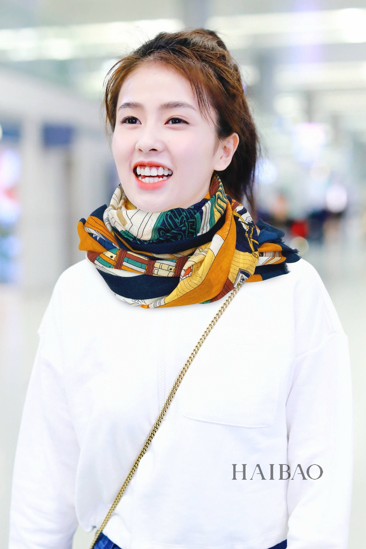 NO:178719,Hermes cashmere scarf [No. 24 Mystery Long Scarf] Highly recommended heavy-duty imported pure cashmere scarf, the best cashmere fiber, without a trace of variegated color, the best among real luxury goods, the texture looks more luxurious, the feel is great, the texture is not to be described in more detail. I just want to say that if you meet it, you are lucky to meet it, the size is 110*cm, the selected pure cashmere high-version scarf, high-version scarf, hermes19860909爱马仕羊绒长巾【24号之谜长巾】极力推荐款重磅进口纯羊绒围巾,最好的羊绒纤维,没有一丝杂色,真正的奢侈品中的极品,质感显得更加奢华,手感棒极了质感品质不想多做描述 只想说,能遇到就是幸运尺寸110*cm,精选纯羊绒高版本围巾,高版本围巾,hermes,scarf