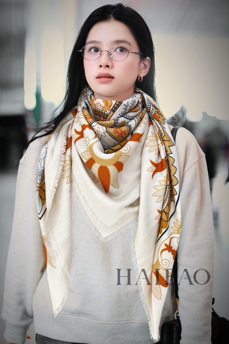 NO:178732,LP Piyana's top original list [LP collection flower lock edge 140] Diamond pattern cashmere high-end products are presented with unprecedented pure cashmere. It feels so good that it is definitely another slow-handed one. The craftsmanship uses imported 300 pure plaid cashmere sequins embellishment, which is very classy, ​​low-key and small luxury. Size 140*140cm Imported pure cashmere woven with high-version scarf, high-version scarf, loro piana19860909LP皮雅娜极品原单【LP典藏花卉锁边140】钻石纹羊绒高尖端产物重磅呈现 ,绝无仅有 史无前例 纯山羊绒 手感好到爆绝对又是一款手慢无 工艺上采用的是进口300支纯格纹羊绒亮片点缀,非常显档次,低调中带着小奢华.尺寸140*140cm 进口纯羊绒织就高版本围巾,高版本围巾,loro piana,scarf