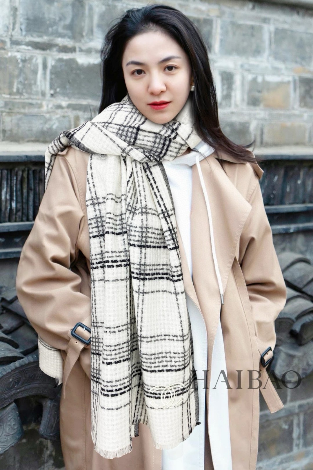 NO:183039,New Double C [Double C line braided long scarf] Little fragrance braided style, literary and artistic combination of temperament, soft and comfortable fabric, easy to shape, especially versatile. Chanel knitted plaid with double C embroidery LOGO elements makes fashion easy. Top cashmere, size 60*cm. A must-have high-version scarf, high-version scarf, chanel19860909新双C【双C线条编织长巾】小香编织风 文艺 气质结合于一体 面料柔软舒服 容易造型 特别百搭 香奈儿编织格纹搭配双C刺绣LOGO元素 让时尚变得轻而易举.顶级山羊绒,尺寸60*cm.秋冬必备高版本围巾,高版本围巾,chanel,scarf