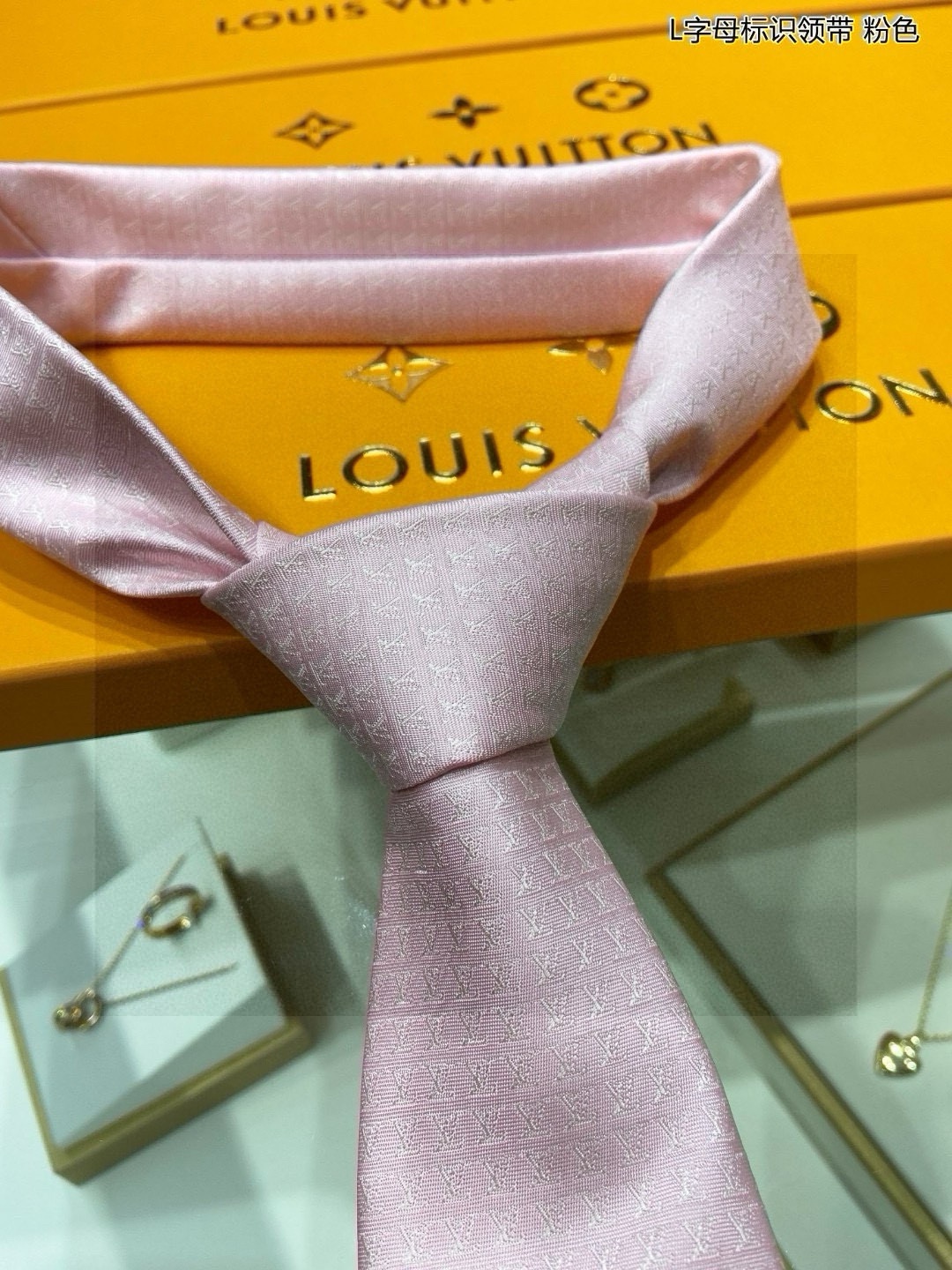 P180 Men’s L-Letter-Marked Tie Collection: Elegant, High-Quality Silk for Stylish Men - 图片 7
