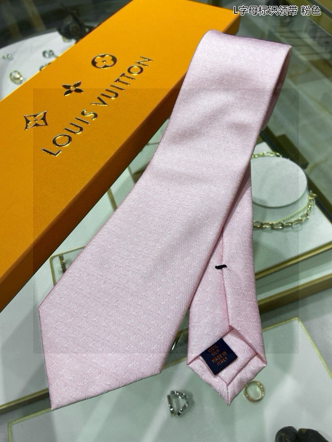 P180 Men’s L-Letter-Marked Tie Collection: Elegant, High-Quality Silk for Stylish Men - 图片 5