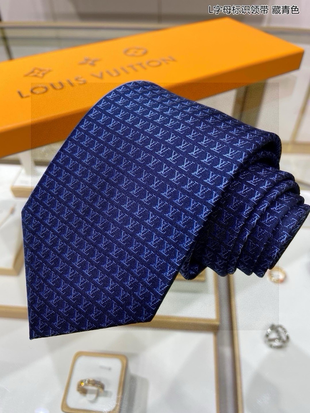 P180 Men’s L-Letter-Marked Tie Collection: Elegant, High-Quality Silk Ties for Men - 图片 4
