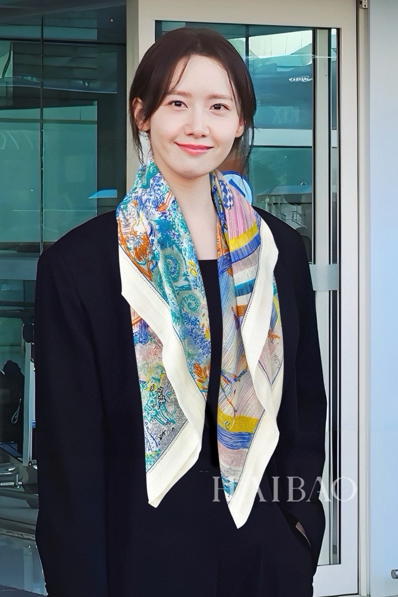 NO:183623,I bought a new cashmere model and said it was good to look. [Fubao Dream Border 90] cashmere square scarf, top-level craftsmanship and value Hermes counter hits three-dimensional presentation pattern and pattern physical high grade special craftsmanship and high-end research and development stunningly come out special cutting-edge process processing is loved by Bai Fumei. Whether it is quality, style, price, they scream, super high cost performance, absolutely worth buying. Size 90cm*90cm, 70 cashmere silk high-version scarf, high-version scarf, hermes, real silk19860909羊绒新款买了都说好看推荐【福宝之梦镶边90】羊绒方巾,顶级工艺超值爱马仕专柜爆款立体呈现图案纹路实物档次极高特殊工艺高端研发惊艳问世特殊尖端工艺处理受到白富美的喜欢 无论是品质 款式 价格都令大牌控的她们尖叫 超高性价比 绝对值得入手尺寸90cm*90cm,70羊绒真丝高版本围巾,高版本围巾,hermes,real silk,scarf