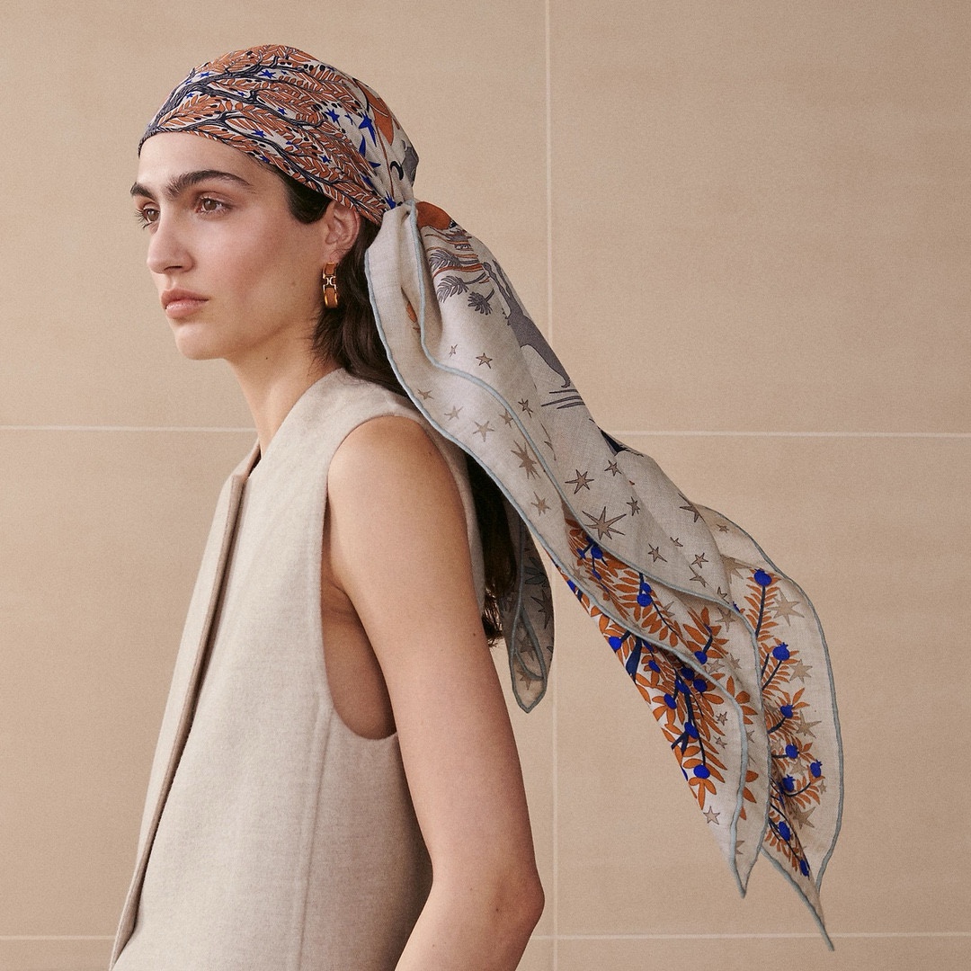 NO:183628,The new cashmere model is said to be good when you buy it. Recommend Hermes double-sided and same-color cashmere square scarf [Maya Forest double-sided and same-color 140], top-level craftsmanship and super value Hermes counter hits three-dimensional presentation pattern patterns and patterns in real objects, very high grade, special craftsmanship and high-end research and development, and special cutting-edge technology processing is loved by Bai Fumei. Whether it is quality, style, price, they scream, super high cost performance, absolutely worth buying. Size 140cm*140cm, 70 cashmere silk high-version scarf, high-version scarf, hermes, real silk19860909羊绒新款买了都说好看推荐爱马仕双面同色羊绒方巾【玛雅森林双面同色140】,顶级工艺超值爱马仕专柜爆款立体呈现图案纹路实物档次极高特殊工艺高端研发惊艳问世特殊尖端工艺处理受到白富美的喜欢 无论是品质 款式 价格都令大牌控的她们尖叫 超高性价比 绝对值得入手尺寸140cm*140cm,70羊绒真丝高版本围巾,高版本围巾,hermes,real silk,scarf