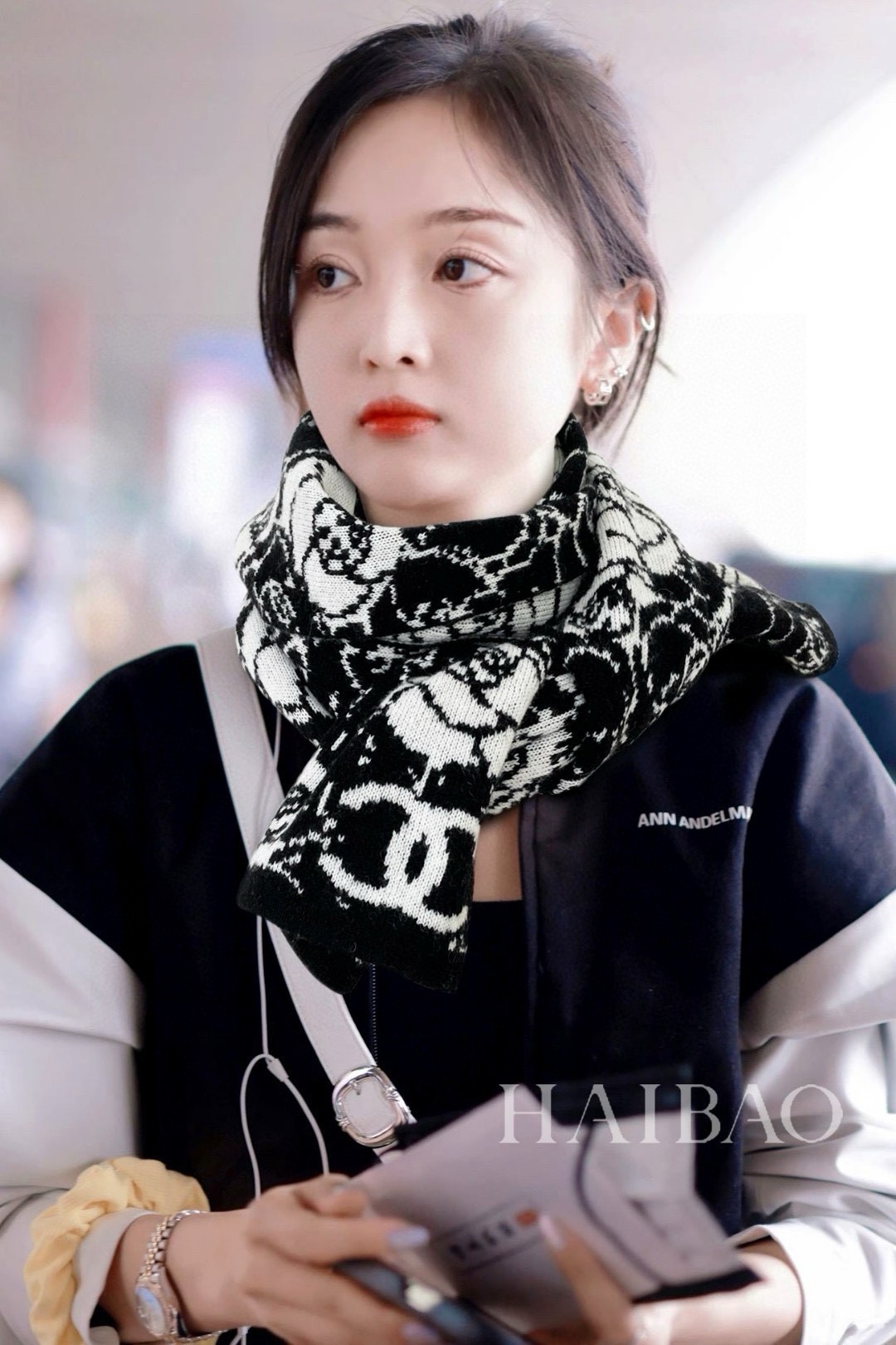 NO:183302,Pure cashmere quality, hot-selling products [Camellia knitted long towel] New small fragrance!  Fashionable winter!  !  Very low-key and luxurious, exquisite and atmospheric simple design, high-end and fashionable, recommended, the feeling of the upper body really exudes an extraordinary temperament!  !  It comes from women who love it~ It’s beautiful again!  !  With its own high-end aura, Grandma Xiang’s unique high-end elegance, and a stable 