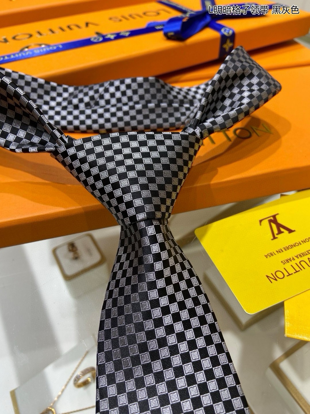 Luxurious Men’s Ties: Synthetic P180 Series with Iconic Damier Pattern. - 图片 6