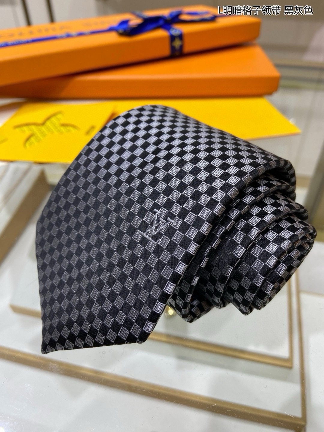 Luxurious Men’s Ties: Synthetic P180 Series with Iconic Damier Pattern. - 图片 3