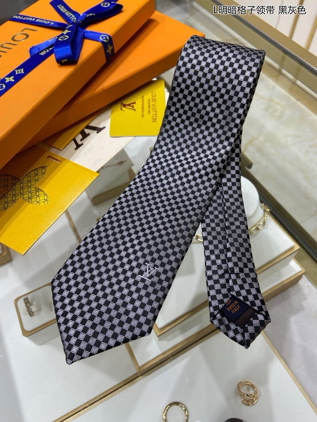 Luxurious Men’s Ties: Synthetic P180 Series with Iconic Damier Pattern. - 图片 4