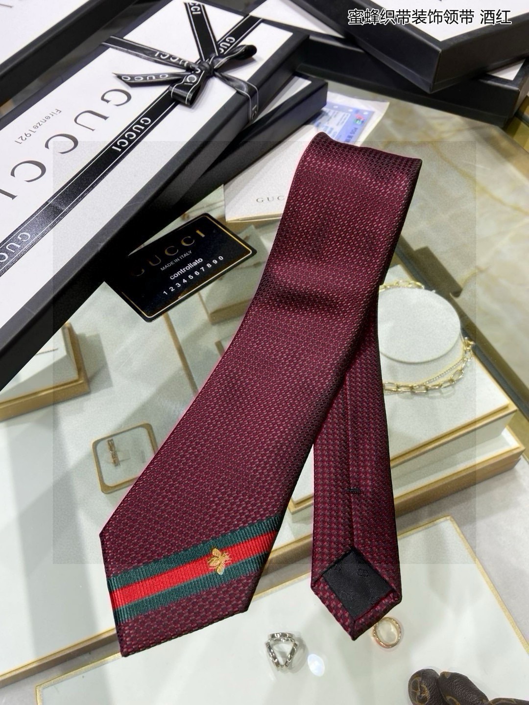 “Iconic Bee Theme: Elegant Handmade Silk Ties for Men’s Fashion” - 图片 5