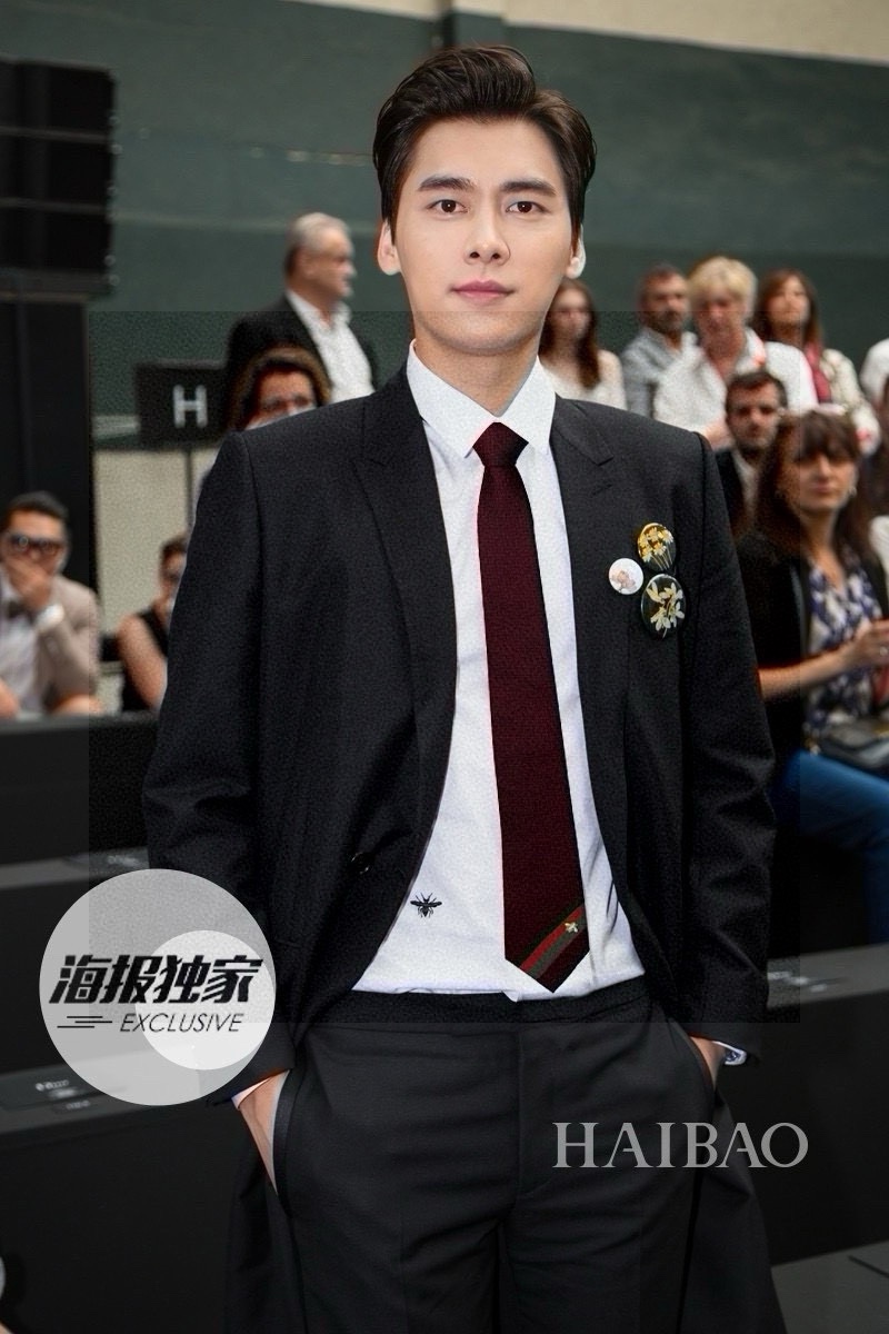 “Iconic Bee Theme: Elegant Handmade Silk Ties for Men’s Fashion” - 图片 1