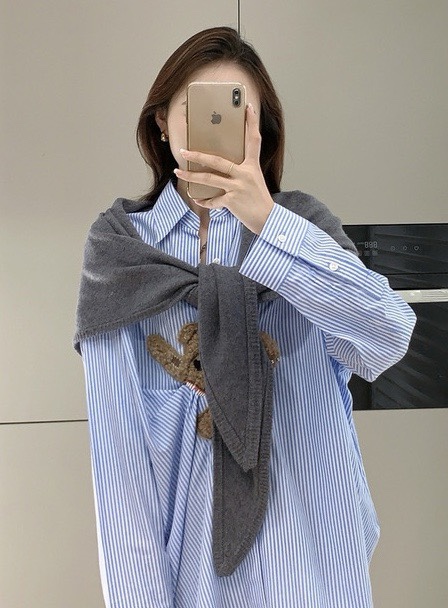 NO:184871,The latest model of TOT [Solid Color Commuter Triangle Shawl], exclusive cow product. Luxury is all between sizes. High-end quality and super high quality will be favored by this brand. This boutique is very rare in the market. Scarf knitted solid-color triangle shawls are really super high-end products. Only this big brand will have a favorite who likes large sizes. Every color is a big love and every color is left. Sell a good product with less than one and no need to worry about fabrics because the raw materials exported are fixed in the first grade regularly check... First-class good product Material Imported pure cashmere High-version scarf, high-version scarf, shawls19860909爆款上 TOT最新款【纯色通勤三角披肩】,独家牛货 奢华尽在尺寸之间,高端品质具有超高品质才会被此品牌青睐这种精品是市场上及其少见的,围巾针织纯色三角披肩,真是超级的高端货只有这种大品牌才会拥有喜欢大尺寸的最爱.每色都是大爱每色都留.卖一条少一条的好货且不用担心面料因为出口的原料固色度都是一级定期抽查...一等一好货 材质 进口纯羊绒 高版本围巾,高版本围巾,shawls,scarf