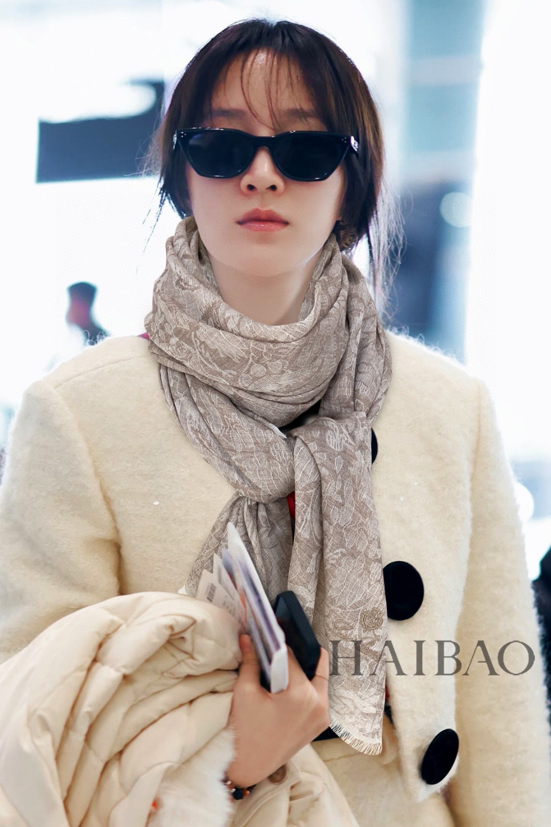 NO:184557,LP top original list [LP cashew nut printed long scarf] high-end products are presented with a heavy weight, unprecedented, pure cashmere, dark pattern jacquard, and it feels so good that it is definitely another slow-no hand-free. The craftsmanship uses imported 300 pure cashmere dark pattern plaids combined with colored edge embellishments, which is very classy, ​​low-key and small luxury. Size 90*205cm Imported pure cashmere knitted high-version scarf, high-version scarf, loro piana19860909LP极品原单【LP腰果印花长巾】高尖端产物重磅呈现 ,绝无仅有 史无前例 纯山羊绒 暗纹提花 手感好到爆绝对又是一款手慢无 工艺上采用的是进口300支纯羊绒暗纹格子结合彩边点缀,非常显档次,低调中带着小奢华.尺寸90*205cm 进口纯羊绒织就高版本围巾,高版本围巾,loro piana,scarf