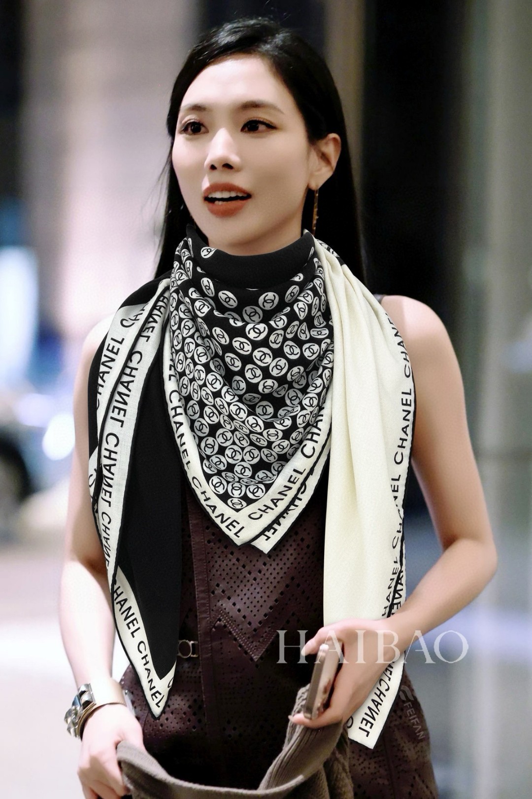 NO:185532,High-end customized small fragrance double-sided cashmere square scarf [Xiaoxiang Logo color-blocking double-sided and same color 140] Recommended VIP, be sure to start quickly [High-end, love women's beauty, very few goods, can be used in all seasons to make people very beautiful, the upper body effect is simply beautiful, the quality is perfect, the whole scarf gives people a big brand aura and is very exquisite and beautiful, which is definitely worth buying. Once you get the real thing, you will be glad that you are a beautiful woman's product. It is worth evaluating the perfect temperament and taste Ditails' first choice VIPs. 140*140cm Top cashmere high-version scarf, high-version scarf19860909高端定制小香双面同色羊绒方巾【小香Logo拼色双面同色140】抢VIP推荐 下手一定要快【高端 大爱女人尤物 货极少 四季都可以用真心美的让人非常非常心动 上身效果简直美翻了 品质非常完美 整个围巾给人大牌气场的同时又非常精致秀丽绝对值得入手的新款 实物一拿到就会庆幸自己是女人的绝美好货 值得品鉴完美气质品味Ditails首选VIP们 上140*140cm 顶级羊绒高版本围巾,高版本围巾,scarf
