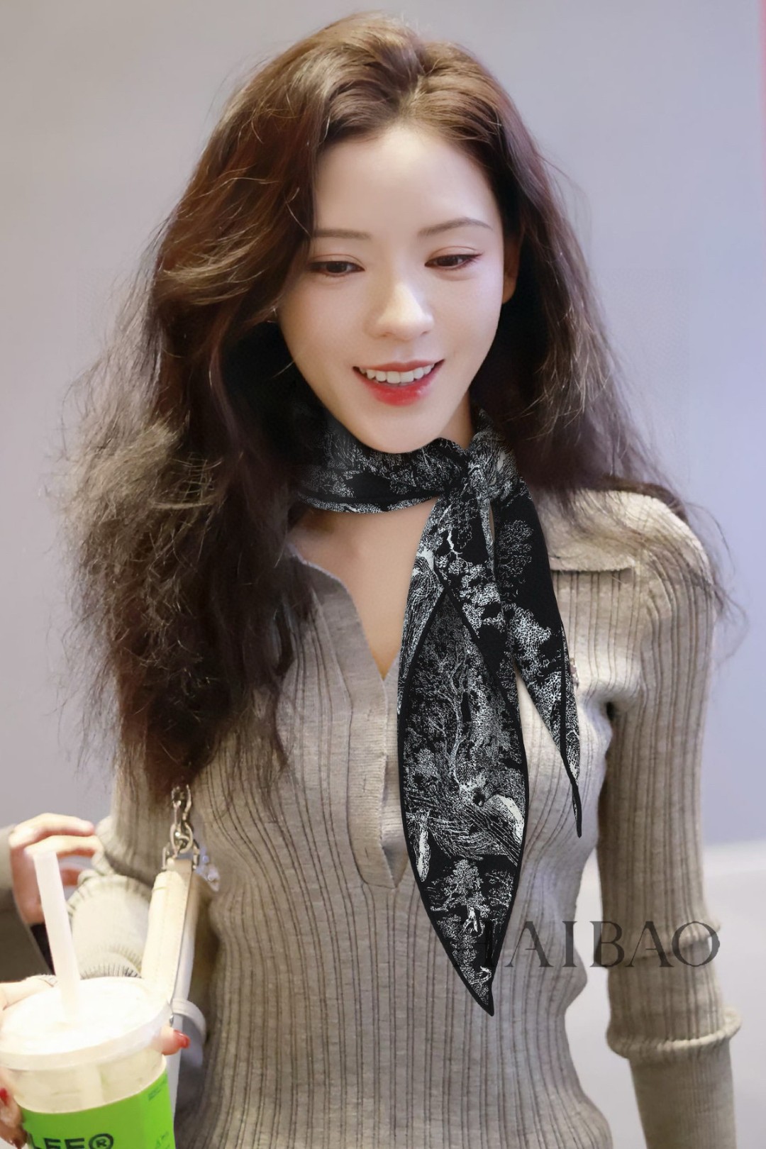 NO:185904,Shop the new D home [D Zoo cashmere diamond scarf]!  With exquisite handmade rolls!  Multifunctional accessories!  Bright colors, elegant and casual style, capture the inspiration of a moment and integrate it into the work, bringing the meaning of beauty to the extreme. Ingredients 30 silk 70 cotton wool, specifications 34*107~high-end scarf, high-end scarf, dior, real silk19860909上新D家【D动物园羊绒菱形巾】！配精致手工卷！多功能配饰！色彩明丽,格调高雅而随性,捕捉一瞬间的灵感融入作品之中,将美的含义发挥到极致.成份30真丝70棉羊毛,规格34*107～高版本围巾,高版本围巾,dior,real silk,scarf