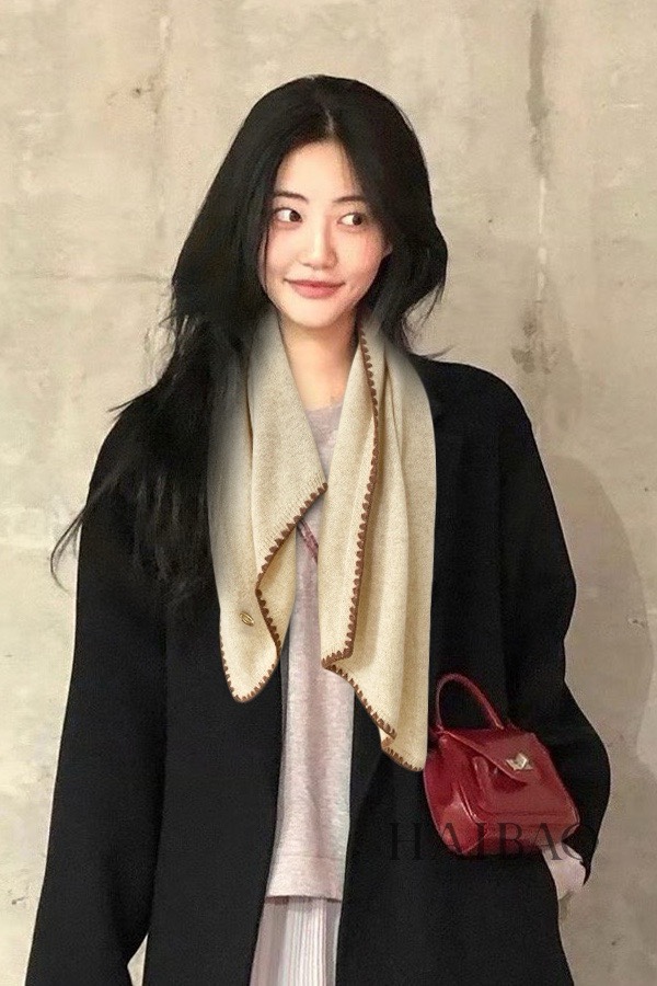 NO:185902,The latest model of Piyana [LP lace cashmere large streamer] Exclusive cow product Luxury is all between sizes, high-end quality with super high cashmere quality will be favored by this brand. This boutique is very rare in the market. Scarf houndstooth knitted triangle shawls are really super high-end products. Only this big brand will have a favorite who likes large sizes. Every color is a big love and every color is left. Sell a good product with less than one and no need to worry about fabrics because the raw materials exported are fixed in the first grade regularly... First-class good product Material Imported pure cashmere High-version scarf, high-version scarf, loro piana, shawls19860909爆款上 皮雅娜最新款【LP花边羊绒大飘带】独家牛货 奢华尽在尺寸之间,高端品质具有超高羊绒品质才会被此品牌青睐这种精品是市场上及其少见的,围巾千鸟格针织三角披肩,真是超级的高端货只有这种大品牌才会拥有喜欢大尺寸的最爱.每色都是大爱每色都留.卖一条少一条的好货且不用担心面料因为出口的原料固色度都是一级定期抽查...一等一好货 材质 进口纯羊绒 高版本围巾,高版本围巾,loro piana,shawls,scarf