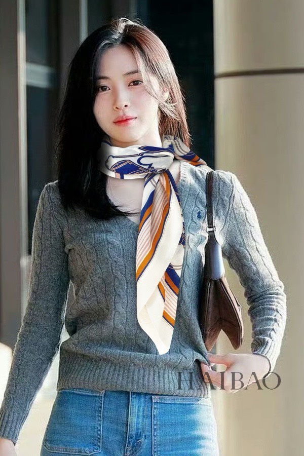 NO:186968,I bought a new cashmere model and said it was good to look. [Luxury Horse Carriage Border 90] Cashmere square scarf, top-level craftsmanship and value Hermes counter hits three-dimensional presentation pattern and pattern physical high grade special craftsmanship high-end research and development stunningly launched special cutting-edge process processing is loved by white and rich beauty. Whether it is quality, style, price, they scream, super high cost performance, absolutely worth buying. Size 90cm*90cm, imported Australian hair high-version scarf, high-version scarf, hermes19860909羊绒新款买了都说好看推荐【豪华马车镶边90】羊绒方巾,顶级工艺超值爱马仕专柜爆款立体呈现图案纹路实物档次极高特殊工艺高端研发惊艳问世特殊尖端工艺处理受到白富美的喜欢 无论是品质 款式 价格都令大牌控的她们尖叫 超高性价比 绝对值得入手尺寸90cm*90cm,进口澳毛高版本围巾,高版本围巾,hermes,scarf