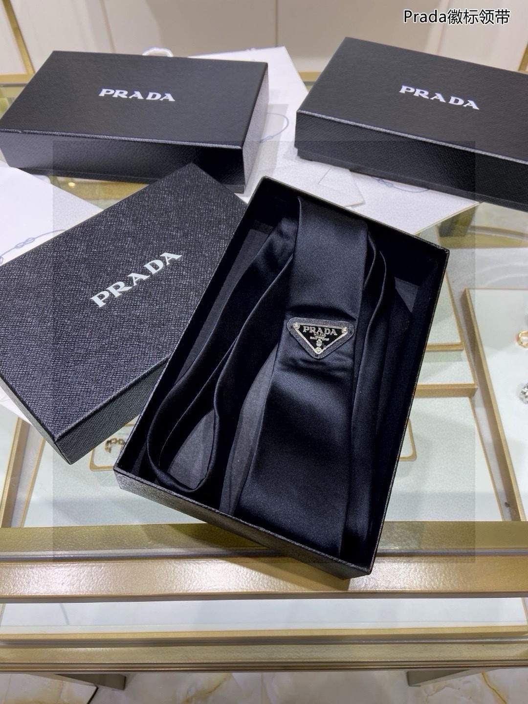 Prada Logo Tie: Classic Style with High-End Customization and Iconic Design - 图片 3