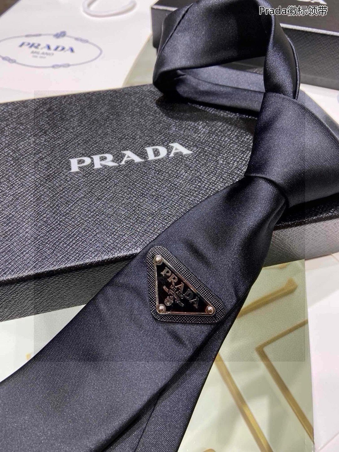 Prada Logo Tie: Classic Style with High-End Customization and Iconic Design - 图片 7