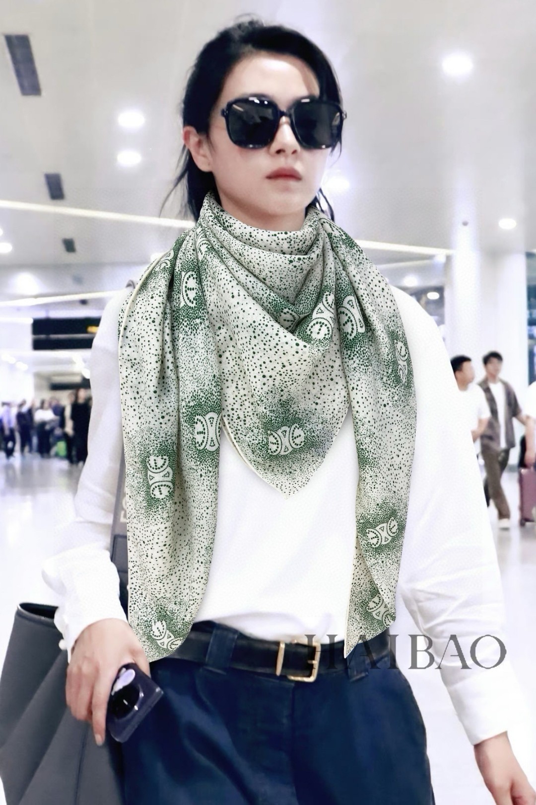 NO:186987,High-end custom Selin [CL Starry Sky Double-Side Same Color Square Scarf 140] Recommended VIP, be sure to start quickly [High-end, love women's beauty, very few goods, can be used in all seasons to make people very beautiful, the upper body effect is simply beautiful, the quality is perfect, the whole scarf gives people a big brand aura and is very exquisite and beautiful, which is definitely worth buying. Once you get the real thing, you will be glad that you are a beautiful woman's product. It is worth evaluating the perfect temperament and taste Ditails' first choice VIPs. 140*140cm 70 cashmere silk high-version scarf, high-version scarf, christian louboutin, celine, real silk19860909高端定制赛琳【CL星空双面同色方巾140】抢VIP推荐 下手一定要快【高端 大爱女人尤物 货极少 四季都可以用真心美的让人非常非常心动 上身效果简直美翻了 品质非常完美 整个围巾给人大牌气场的同时又非常精致秀丽绝对值得入手的新款 实物一拿到就会庆幸自己是女人的绝美好货 值得品鉴完美气质品味Ditails首选VIP们 上140*140cm 70羊绒真丝高版本围巾,高版本围巾,christian louboutin,celine,real silk,scarf