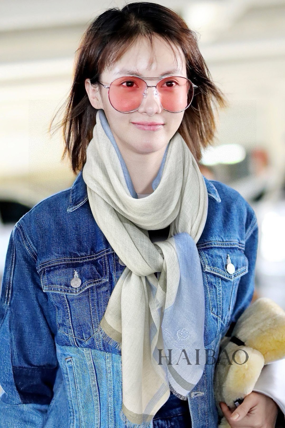 NO:187286,LP top original sheet [LP color-blocked large plaid long scarf] high-end products are presented with a heavyweight, unprecedented, pure cashmere, dark pattern jacquard, and it feels so good that it is definitely another slow-no hand-free. The craftsmanship uses imported 300 pure cashmere dark pattern plaids combined with colored edge embellishments, which is very classy, ​​low-key and small luxury. Size 90*205cm Imported pure cashmere knitted high-version scarf, high-version scarf, loro piana19860909LP极品原单【LP拼色大格纹长巾】高尖端产物重磅呈现 ,绝无仅有 史无前例 纯山羊绒 暗纹提花 手感好到爆绝对又是一款手慢无 工艺上采用的是进口300支纯羊绒暗纹格子结合彩边点缀,非常显档次,低调中带着小奢华.尺寸90*205cm 进口纯羊绒织就高版本围巾,高版本围巾,loro piana,scarf